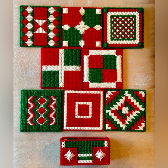 Handmade Vintage NEW Set of 8 Christmas Coasters Yarn and plastic needlepoint. - Picture 1 of 11